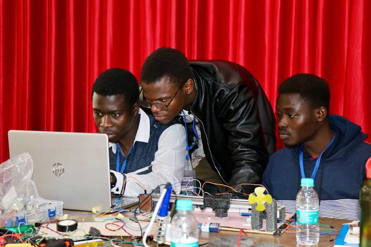 पांचवें टेक्नोवेशन हैकथॉन में युवा कोडर्स ने दिखायी अपनी प्रतिभा पांचवें टेक्नोवेशन हैकथॉन में युवा कोडर्स ने दिखायी अपनी प्रतिभा